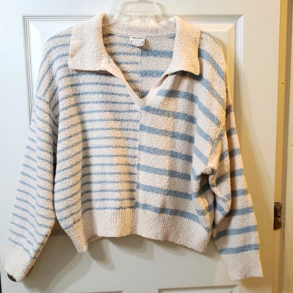 Arula Striped Blue and Cream Sweater Size X - Picture 1 of 5